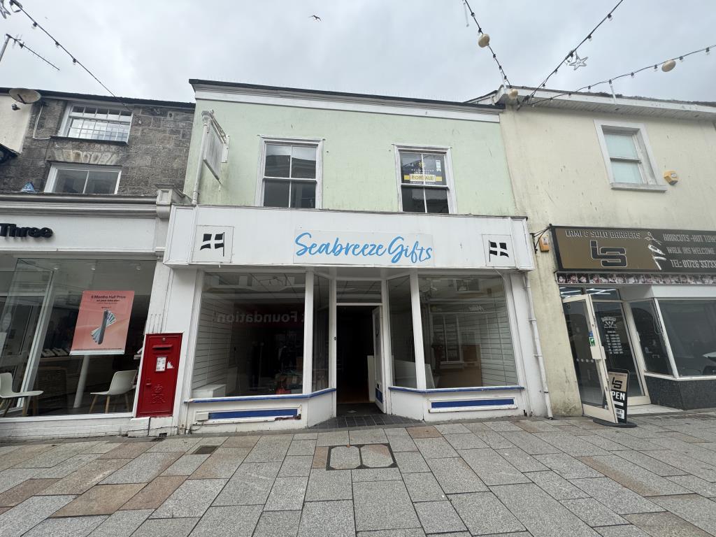 Lot: 15 - TOWN CENTRE COMMERCIAL PROPERTY WITH POTENTIAL - Front of the property